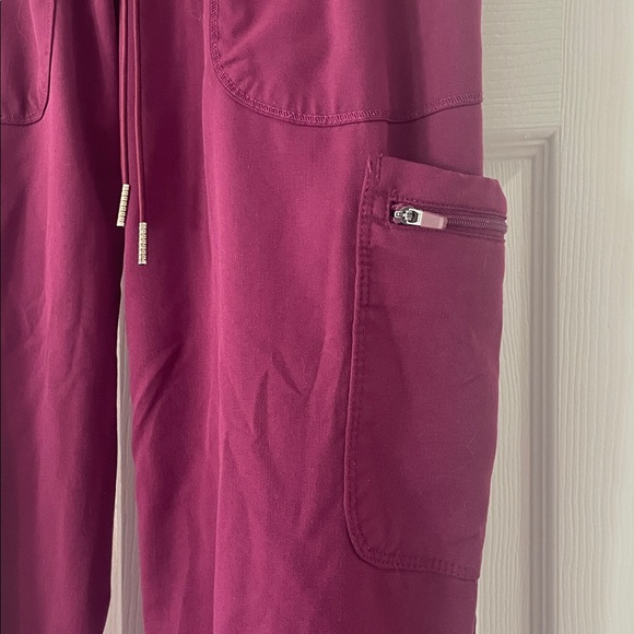 Grey's Anatomy Magenta Spandex Stretch Pants - Picture 4 of 8